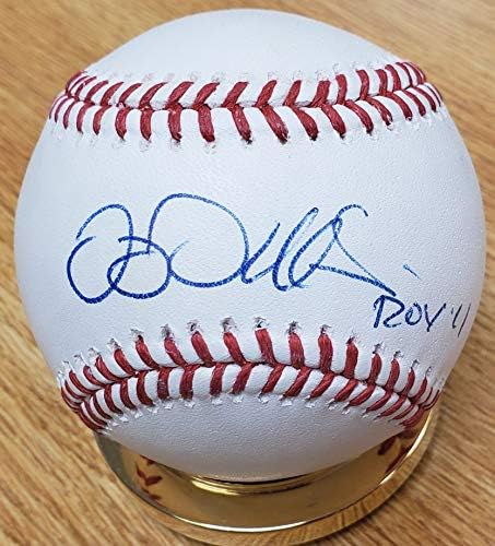 Ereереми Хеликсон „Рој 11“ го автограмираше официјалниот бејзбол на мајорската лига
